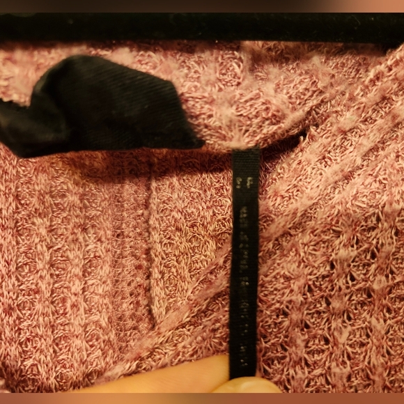 Urban Outfitters Cozy Waffle Knit Button-Up Oversized Small EUC - Picture 4 of 9